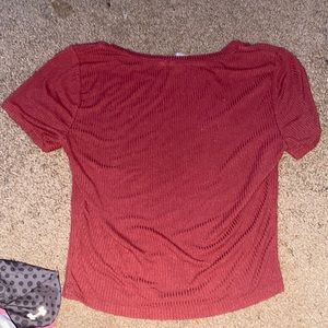 redish cropped shirt